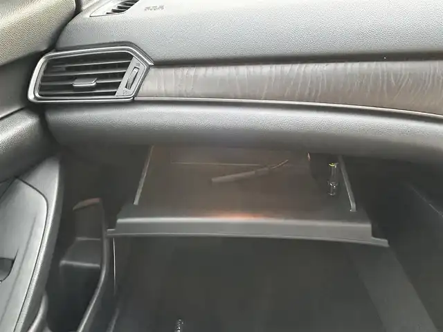 ホンダ アコード EX 富山県 2020(令2)年 3.5万km クリスタルブラックパール サンルーフ/ブラインドスポットモニター/純正ナビ/クリアランスソナー/レーダークルーズコントロール/衝突軽減ブレーキ/レーンキープアシスト/標識認識機能/先行車発標識進お知らせ機能/オートマチックハイビーム/パドルシフト/バックカメラ/純正SDナビ/フルセグTV/Bluetooth/ビルトインETC/全席シートヒーター/パワーシートD＋N席/レザーシート/運転席ドライビングポジションシステム/純正18インチアルミホイール/スタッドレスタイヤ　4本車載
