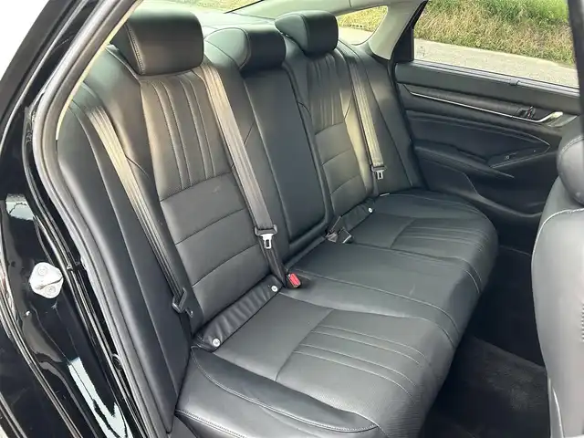 ホンダ アコード EX 富山県 2020(令2)年 3.5万km クリスタルブラックパール サンルーフ/ブラインドスポットモニター/純正ナビ/クリアランスソナー/レーダークルーズコントロール/衝突軽減ブレーキ/レーンキープアシスト/標識認識機能/先行車発標識進お知らせ機能/オートマチックハイビーム/パドルシフト/バックカメラ/純正SDナビ/フルセグTV/Bluetooth/ビルトインETC/全席シートヒーター/パワーシートD＋N席/レザーシート/運転席ドライビングポジションシステム/純正18インチアルミホイール/スタッドレスタイヤ　4本車載