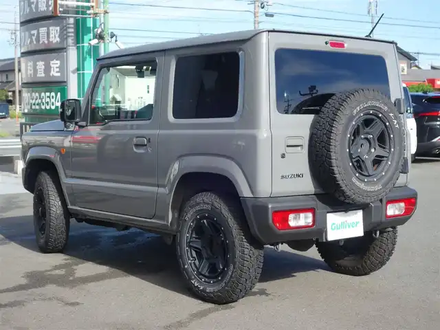 スズキ ジムニー XC 静岡県 2022(令4)年 2.8万km ミディアムグレー ワンオーナー／禁煙車/MT5速／4WD/社外グリル/社外KYBショックアブソーバー/スズキセーフティサポート/　・デュアルセンサーブレーキサポート/　・誤発進抑制機能/　・車線逸脱警報/　・ふらつき警報/　・先行車発進のお知らせ/　・標識認識機能/社外ストラーダSDナビ/　CD/DVD/SD/BT/フルセグTV/バックカメラ/ETC/社外前方ドライブレコーダー（ZDR-012）/社外レーダー探知機（ZER0600V）/クルーズコントロール/前席シートヒーター/スマートキー3個/プッシュスタート/社外フロアマット/取扱説明書／保証書