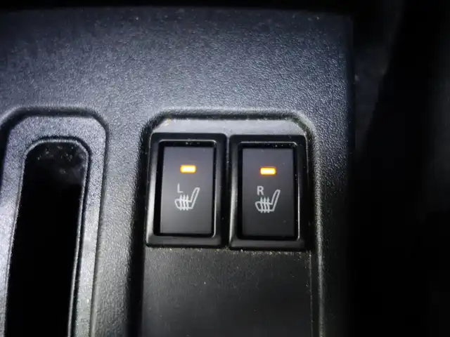 スズキ ジムニー XC 静岡県 2022(令4)年 2.8万km ミディアムグレー ワンオーナー／禁煙車/MT5速／4WD/社外グリル/社外KYBショックアブソーバー/スズキセーフティサポート/　・デュアルセンサーブレーキサポート/　・誤発進抑制機能/　・車線逸脱警報/　・ふらつき警報/　・先行車発進のお知らせ/　・標識認識機能/社外ストラーダSDナビ/　CD/DVD/SD/BT/フルセグTV/バックカメラ/ETC/社外前方ドライブレコーダー（ZDR-012）/社外レーダー探知機（ZER0600V）/クルーズコントロール/前席シートヒーター/スマートキー3個/プッシュスタート/社外フロアマット/取扱説明書／保証書