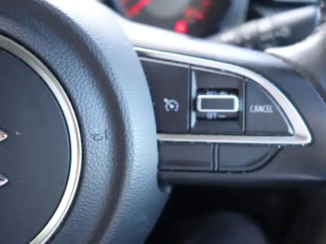 スズキ ジムニー XC 静岡県 2022(令4)年 2.8万km ミディアムグレー ワンオーナー／禁煙車/MT5速／4WD/社外グリル/社外KYBショックアブソーバー/スズキセーフティサポート/　・デュアルセンサーブレーキサポート/　・誤発進抑制機能/　・車線逸脱警報/　・ふらつき警報/　・先行車発進のお知らせ/　・標識認識機能/社外ストラーダSDナビ/　CD/DVD/SD/BT/フルセグTV/バックカメラ/ETC/社外前方ドライブレコーダー（ZDR-012）/社外レーダー探知機（ZER0600V）/クルーズコントロール/前席シートヒーター/スマートキー3個/プッシュスタート/社外フロアマット/取扱説明書／保証書