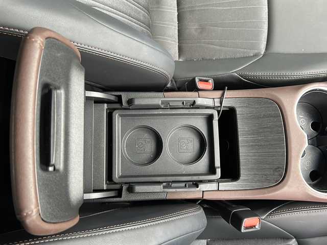 トヨタ ハリアー Z 愛知県 2022(令4)年 1.3万km ホワイトパールクリスタルシャイン ワンオーナー/トヨタセーフティセンス/モデリスタエアロパーツ/純正ナビ　ＢＴ／フルセグ/レーダークルーズコントロール/アラウンドビューモニター/調光パノラマルーフ/デジタルインナーミラー/JBL/ブラインドスポットモニター/ハーフレザー/パワーシート/パワーバックドア/コーナーセンサー/前後ドライブレコーダー/ビルトインETC/純正フロアマット/純正アルミホイール/ステアリングスイッチ/LEDオートライト/アイドリングストップ