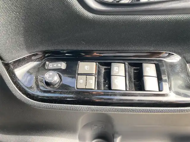 トヨタ ヴォクシー ZS 煌 島根県 2018(平30)年 7.3万km ブラッキッシュアゲハガラスフレーク ディーラーOP SDナビ(CD/DVD/BT/フルセグ)/バックカメラ/両側パワースライドドア /クルーズコントロール/プリクラッシュセーフティー/レーンディパーチャーアラート/オートハイビーム/オートライト/クルーズコントロール/ビルトインETC/前方ドライブレコーダー/電動格納ミラー/ミラーウィンカー /純正フロアマット