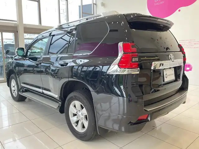 トヨタ ランドクルーザー プラド TX Lパッケージ 埼玉県 2018(平30)年 7.3万km アティチュードブラックマイカ セーフティーセンス/純正SDナビ/　　　CD/DVD/BT/フルセグTV/バックカメラ/レーダークルーズコントロール/LEDオートライト/革シート/シートヒーター/エアシート/パワーシート/純正17インチアルミホイール/ステアリングスイッチ/ETC2.0