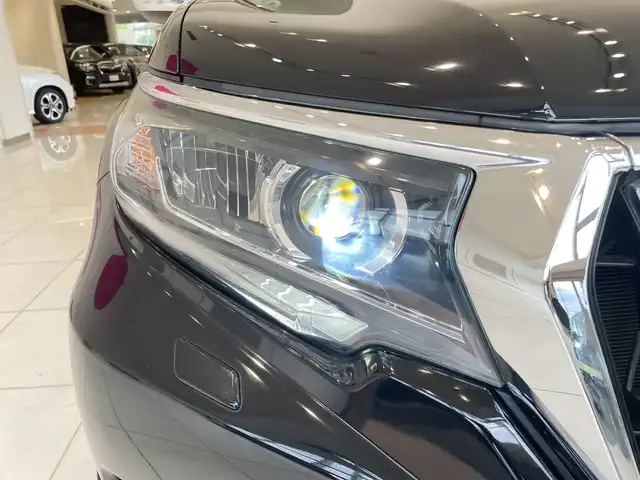 トヨタ ランドクルーザー プラド TX Lパッケージ 埼玉県 2018(平30)年 7.3万km アティチュードブラックマイカ セーフティーセンス/純正SDナビ/　　　CD/DVD/BT/フルセグTV/バックカメラ/レーダークルーズコントロール/LEDオートライト/革シート/シートヒーター/エアシート/パワーシート/純正17インチアルミホイール/ステアリングスイッチ/ETC2.0