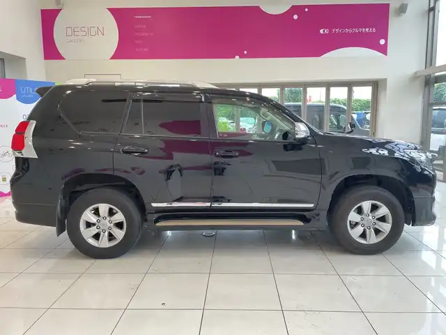トヨタ ランドクルーザー プラド TX Lパッケージ 埼玉県 2018(平30)年 7.3万km アティチュードブラックマイカ セーフティーセンス/純正SDナビ/　　　CD/DVD/BT/フルセグTV/バックカメラ/レーダークルーズコントロール/LEDオートライト/革シート/シートヒーター/エアシート/パワーシート/純正17インチアルミホイール/ステアリングスイッチ/ETC2.0