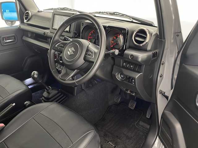 スズキ ジムニー XC 宮崎県 2019(平31)年 2.2万km ミディアムグレー 禁煙車/衝突被害軽減ブレーキ/社外ナビTV/（DPV-7000/CD/DVD/Bluetooth/FMAM/フルセグTV)/社外バックカメラ/社外ETC/純正ドライブレコーダー/純正LEDオートライト/純正LEDフォグ(IPF）/純正16インチアルミ/純正革調シートカバー/純正メッキドアミラーカバー/純正メッキフォグベゼル/純正フロアマット/クルーズコントロール/レーンディパーチャーアラート/ダウンヒルアシストコントロール/前席シートヒーター/ヒーテッドドアミラー/本革巻ハンドル/オートエアコン/スマートキー/プッシュエンジンスタート/新車時保証書/取扱い説明書