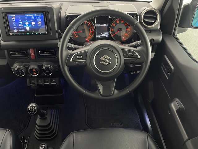 スズキ ジムニー XC 宮崎県 2019(平31)年 2.2万km ミディアムグレー 禁煙車/衝突被害軽減ブレーキ/社外ナビTV/（DPV-7000/CD/DVD/Bluetooth/FMAM/フルセグTV)/社外バックカメラ/社外ETC/純正ドライブレコーダー/純正LEDオートライト/純正LEDフォグ(IPF）/純正16インチアルミ/純正革調シートカバー/純正メッキドアミラーカバー/純正メッキフォグベゼル/純正フロアマット/クルーズコントロール/レーンディパーチャーアラート/ダウンヒルアシストコントロール/前席シートヒーター/ヒーテッドドアミラー/本革巻ハンドル/オートエアコン/スマートキー/プッシュエンジンスタート/新車時保証書/取扱い説明書