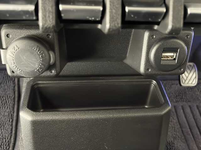 スズキ ジムニー XC 宮崎県 2019(平31)年 2.2万km ミディアムグレー 禁煙車/衝突被害軽減ブレーキ/社外ナビTV/（DPV-7000/CD/DVD/Bluetooth/FMAM/フルセグTV)/社外バックカメラ/社外ETC/純正ドライブレコーダー/純正LEDオートライト/純正LEDフォグ(IPF）/純正16インチアルミ/純正革調シートカバー/純正メッキドアミラーカバー/純正メッキフォグベゼル/純正フロアマット/クルーズコントロール/レーンディパーチャーアラート/ダウンヒルアシストコントロール/前席シートヒーター/ヒーテッドドアミラー/本革巻ハンドル/オートエアコン/スマートキー/プッシュエンジンスタート/新車時保証書/取扱い説明書