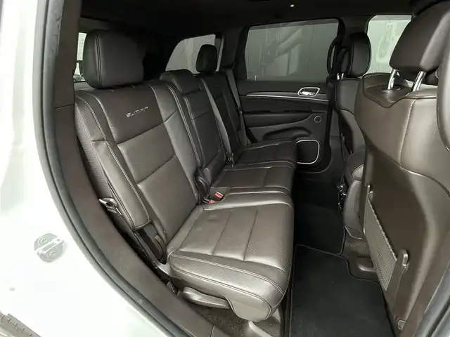 クライスラー・ジープ ジープ グランドチェロキー サミット 長野県 2019(令1)年 5.5万km パール 後期型 /サンルーフ /エアサス /ブラウンレザーシート /ベンチレーション /シートヒーター /ACC /ブラインドスポットモニター/ウッドコンビステアリング /純正ナビ/CarPlay /360°カメラ /スマートエントリー /パワーシート /パワーバックドア