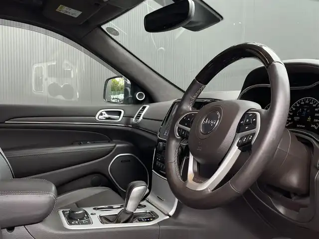 クライスラー・ジープ ジープ グランドチェロキー サミット 長野県 2019(令1)年 5.5万km パール 後期型 /サンルーフ /エアサス /ブラウンレザーシート /ベンチレーション /シートヒーター /ACC /ブラインドスポットモニター/ウッドコンビステアリング /純正ナビ/CarPlay /360°カメラ /スマートエントリー /パワーシート /パワーバックドア