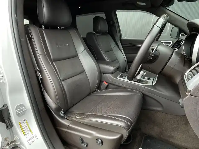 クライスラー・ジープ ジープ グランドチェロキー サミット 長野県 2019(令1)年 5.5万km パール 後期型 /サンルーフ /エアサス /ブラウンレザーシート /ベンチレーション /シートヒーター /ACC /ブラインドスポットモニター/ウッドコンビステアリング /純正ナビ/CarPlay /360°カメラ /スマートエントリー /パワーシート /パワーバックドア