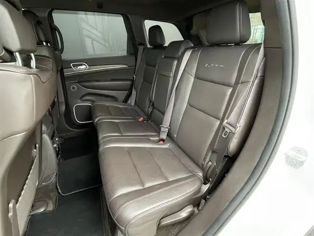 クライスラー・ジープ ジープ グランドチェロキー サミット 長野県 2019(令1)年 5.5万km パール 後期型 /サンルーフ /エアサス /ブラウンレザーシート /ベンチレーション /シートヒーター /ACC /ブラインドスポットモニター/ウッドコンビステアリング /純正ナビ/CarPlay /360°カメラ /スマートエントリー /パワーシート /パワーバックドア