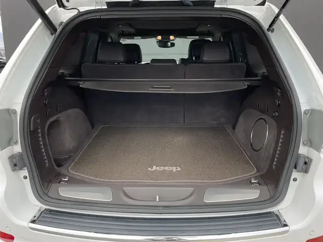 クライスラー・ジープ ジープ グランドチェロキー サミット 長野県 2019(令1)年 5.5万km パール 後期型 /サンルーフ /エアサス /ブラウンレザーシート /ベンチレーション /シートヒーター /ACC /ブラインドスポットモニター/ウッドコンビステアリング /純正ナビ/CarPlay /360°カメラ /スマートエントリー /パワーシート /パワーバックドア