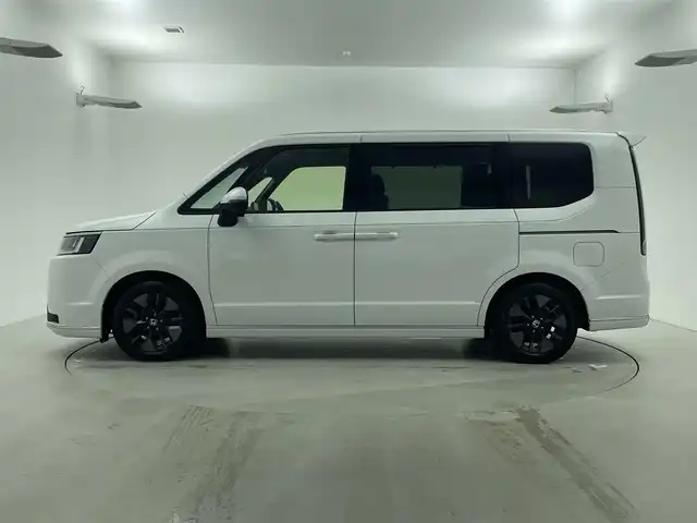 ホンダ ステップワゴン スパーダ 福井県 2022(令4)年 2.6万km プラチナホワイトパール 車いす仕様車3列目乗車（スロープ）/ホンダセンシング/・衝突軽減ブレーキ/・車線逸脱警報機能/・クルーズコントロール（追従有）/純正ナビ/【AM/FM/CD/DVD/Bluetooth/フルセグTV】/バックカメラ/両側パワースライドドア/オートライト/LEDヘッドライド/プッシュスタート/スマートキー/パワーリアゲート/電動サイドブレーキ/ブレーキホールド機能