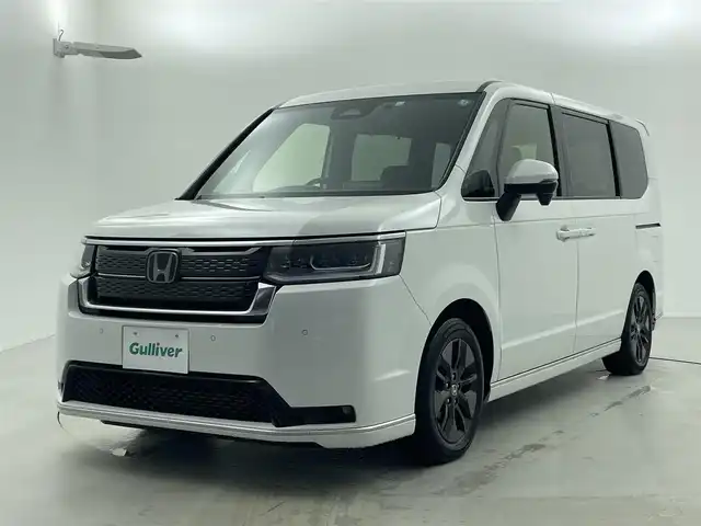 ホンダ ステップワゴン スパーダ 福井県 2022(令4)年 2.6万km プラチナホワイトパール 車いす仕様車3列目乗車（スロープ）/ホンダセンシング/・衝突軽減ブレーキ/・車線逸脱警報機能/・クルーズコントロール（追従有）/純正ナビ/【AM/FM/CD/DVD/Bluetooth/フルセグTV】/バックカメラ/両側パワースライドドア/オートライト/LEDヘッドライド/プッシュスタート/スマートキー/パワーリアゲート/電動サイドブレーキ/ブレーキホールド機能