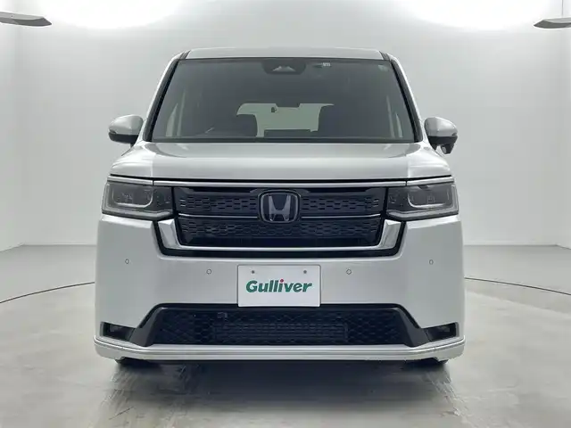 ホンダ ステップワゴン スパーダ 福井県 2022(令4)年 2.6万km プラチナホワイトパール 車いす仕様車3列目乗車（スロープ）/ホンダセンシング/・衝突軽減ブレーキ/・車線逸脱警報機能/・クルーズコントロール（追従有）/純正ナビ/【AM/FM/CD/DVD/Bluetooth/フルセグTV】/バックカメラ/両側パワースライドドア/オートライト/LEDヘッドライド/プッシュスタート/スマートキー/パワーリアゲート/電動サイドブレーキ/ブレーキホールド機能