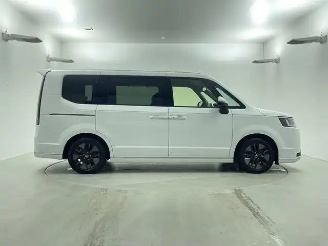 ホンダ ステップワゴン スパーダ 福井県 2022(令4)年 2.6万km プラチナホワイトパール 車いす仕様車3列目乗車（スロープ）/ホンダセンシング/・衝突軽減ブレーキ/・車線逸脱警報機能/・クルーズコントロール（追従有）/純正ナビ/【AM/FM/CD/DVD/Bluetooth/フルセグTV】/バックカメラ/両側パワースライドドア/オートライト/LEDヘッドライド/プッシュスタート/スマートキー/パワーリアゲート/電動サイドブレーキ/ブレーキホールド機能