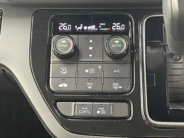 ホンダ ステップワゴン スパーダ 福井県 2022(令4)年 2.6万km プラチナホワイトパール 車いす仕様車3列目乗車（スロープ）/ホンダセンシング/・衝突軽減ブレーキ/・車線逸脱警報機能/・クルーズコントロール（追従有）/純正ナビ/【AM/FM/CD/DVD/Bluetooth/フルセグTV】/バックカメラ/両側パワースライドドア/オートライト/LEDヘッドライド/プッシュスタート/スマートキー/パワーリアゲート/電動サイドブレーキ/ブレーキホールド機能