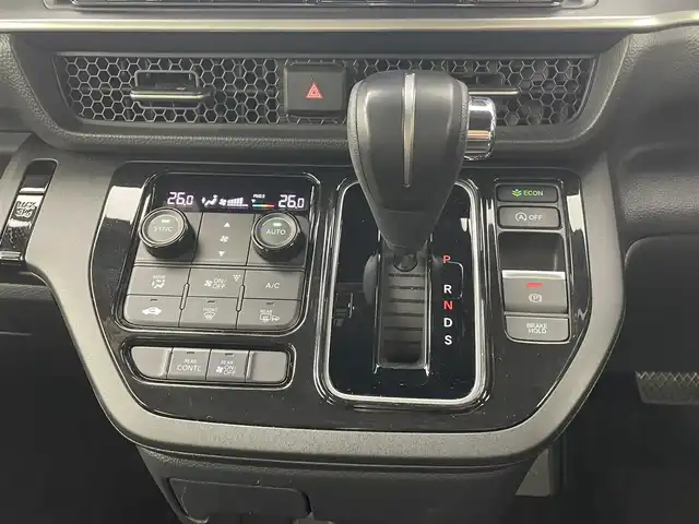 ホンダ ステップワゴン スパーダ 福井県 2022(令4)年 2.6万km プラチナホワイトパール 車いす仕様車3列目乗車（スロープ）/ホンダセンシング/・衝突軽減ブレーキ/・車線逸脱警報機能/・クルーズコントロール（追従有）/純正ナビ/【AM/FM/CD/DVD/Bluetooth/フルセグTV】/バックカメラ/両側パワースライドドア/オートライト/LEDヘッドライド/プッシュスタート/スマートキー/パワーリアゲート/電動サイドブレーキ/ブレーキホールド機能