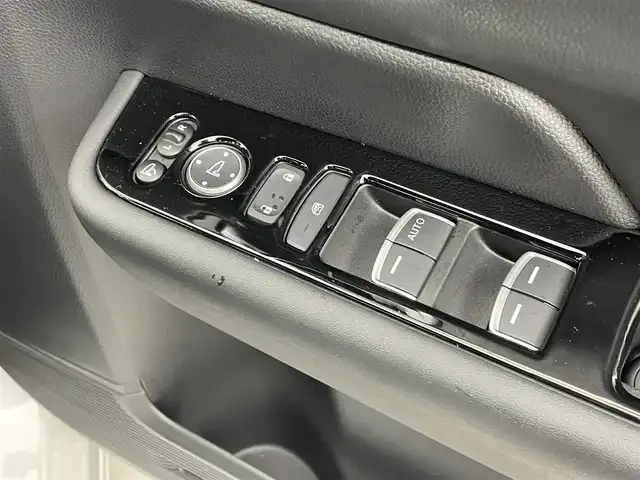 ホンダ ステップワゴン スパーダ 福井県 2022(令4)年 2.6万km プラチナホワイトパール 車いす仕様車3列目乗車（スロープ）/ホンダセンシング/・衝突軽減ブレーキ/・車線逸脱警報機能/・クルーズコントロール（追従有）/純正ナビ/【AM/FM/CD/DVD/Bluetooth/フルセグTV】/バックカメラ/両側パワースライドドア/オートライト/LEDヘッドライド/プッシュスタート/スマートキー/パワーリアゲート/電動サイドブレーキ/ブレーキホールド機能