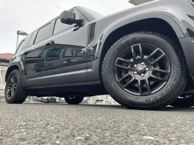 ランドローバー ランドローバー ディフェンダー 110 ダブルオーED 宮城県 2021(令3)年 6万km 黒 ダブルオーＥＤＴ　/ワンオーナー/4WD/純正メモリーナビ/（ＦＭ／ＡＭ／Ｂｌｕｅｔｏｏｔｈ）　/クルーズコントロール　/全方位カメラ　/エレクトロニックエアサスペンションコントロール　/アイドリングストップ　/横滑り防止装置/ベンチレーション/前席シートヒーター/ステアリングヒーター/BSM/ドライブレコーダー（前後型）/スマートキー/プッシュスタート/ETC/背面タイヤ