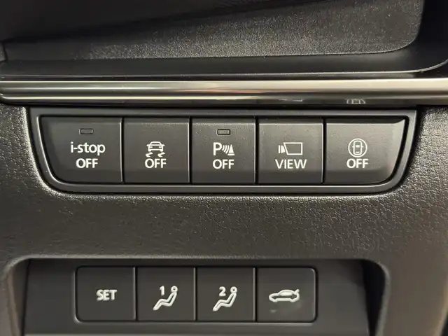 マツダ マツダ３セダン XD ブラックセレクション 群馬県 2025(令7)年 4.2万km ジェットブラックマイカ 安全装備/・衝突軽減ブレーキ/・オートライト/・横滑り防止/・360°カメラ/・ブラインドスポットモニター/・クルーズコントロール/・SOSコール/・コーナーセンサー/メーカー純正ナビ/・AM/FM/フルセグTV/・Bluetooth/SD/USB/・CD/DVD/MSV/HDMI/シートメモリー/前席シートヒーター/ハンドルヒーター/パドルシフト/LEDヘッドライト/電動パーキング/オートホールド/ETC/純正フロアマット/純正ドアバイザー/純正18インチアルミホイール/スマートキー/プッシュスタート