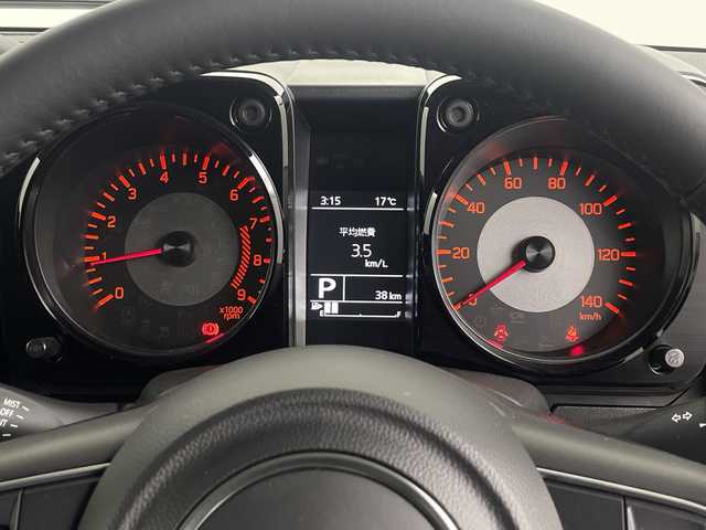 スズキ ジムニー XC 埼玉県 2024(令6)年 0.1千km シフォンアイボリーM 背面タイヤ　/シートヒーター　/衝突軽減システム　/クルーズコントロール　/レーンキープアシスト/後方コーナーセンサー/ダウンヒルアシスト　/純正アルミホイール　/純正フロアマット　/ヘッドライトウォッシャー　/ヒーテッドドアミラー/アイドリングストップ/スマートキー/LEDヘッドライト/フォグランプ/オートライト