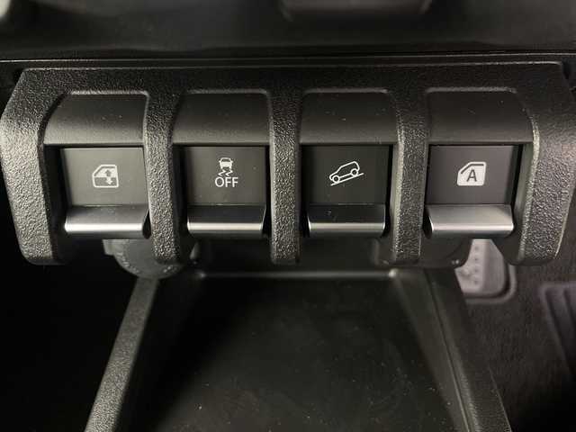 スズキ ジムニー XC 埼玉県 2024(令6)年 0.1千km シフォンアイボリーM 背面タイヤ　/シートヒーター　/衝突軽減システム　/クルーズコントロール　/レーンキープアシスト/後方コーナーセンサー/ダウンヒルアシスト　/純正アルミホイール　/純正フロアマット　/ヘッドライトウォッシャー　/ヒーテッドドアミラー/アイドリングストップ/スマートキー/LEDヘッドライト/フォグランプ/オートライト