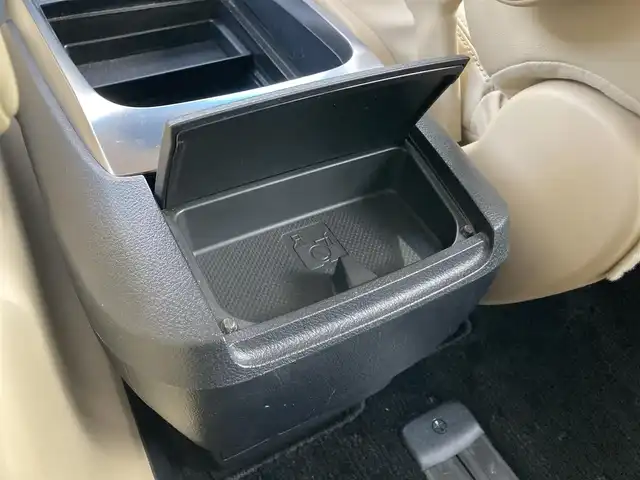 トヨタ ヴェルファイア V 静岡県 2016(平28)年 2.7万km バーニングブラッククリスタルシャインガラスフレーク 純正9インチナビ(NSZT-Y64T)/　AM FM CD DVD Bluetooth SD/フルセグTV/バックモニター/LEDオートヘッドランプ/ハーフレザーシート/運転席パワーシート/クルーズコントロール/前後方クリアランスソナー/両側パワースライドドア/純正17インチアルミホイール/スマートキー2本/ワンオーナー/後席11インチフリップダウンモニター(V11T-R62C)/ビルトインETC