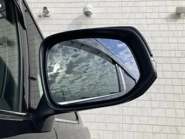 トヨタ ヴェルファイア V 静岡県 2016(平28)年 2.7万km バーニングブラッククリスタルシャインガラスフレーク 純正9インチナビ(NSZT-Y64T)/　AM FM CD DVD Bluetooth SD/フルセグTV/バックモニター/LEDオートヘッドランプ/ハーフレザーシート/運転席パワーシート/クルーズコントロール/前後方クリアランスソナー/両側パワースライドドア/純正17インチアルミホイール/スマートキー2本/ワンオーナー/後席11インチフリップダウンモニター(V11T-R62C)/ビルトインETC