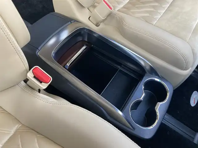 トヨタ ヴェルファイア V 静岡県 2016(平28)年 2.7万km バーニングブラッククリスタルシャインガラスフレーク 純正9インチナビ(NSZT-Y64T)/　AM FM CD DVD Bluetooth SD/フルセグTV/バックモニター/LEDオートヘッドランプ/ハーフレザーシート/運転席パワーシート/クルーズコントロール/前後方クリアランスソナー/両側パワースライドドア/純正17インチアルミホイール/スマートキー2本/ワンオーナー/後席11インチフリップダウンモニター(V11T-R62C)/ビルトインETC