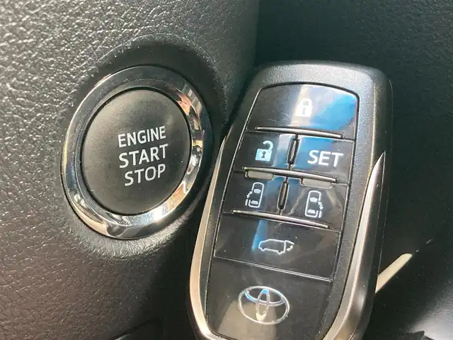 トヨタ ヴェルファイア V 静岡県 2016(平28)年 2.7万km バーニングブラッククリスタルシャインガラスフレーク 純正9インチナビ(NSZT-Y64T)/　AM FM CD DVD Bluetooth SD/フルセグTV/バックモニター/LEDオートヘッドランプ/ハーフレザーシート/運転席パワーシート/クルーズコントロール/前後方クリアランスソナー/両側パワースライドドア/純正17インチアルミホイール/スマートキー2本/ワンオーナー/後席11インチフリップダウンモニター(V11T-R62C)/ビルトインETC