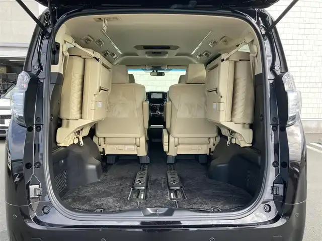 トヨタ ヴェルファイア V 静岡県 2016(平28)年 2.7万km バーニングブラッククリスタルシャインガラスフレーク 純正9インチナビ(NSZT-Y64T)/　AM FM CD DVD Bluetooth SD/フルセグTV/バックモニター/LEDオートヘッドランプ/ハーフレザーシート/運転席パワーシート/クルーズコントロール/前後方クリアランスソナー/両側パワースライドドア/純正17インチアルミホイール/スマートキー2本/ワンオーナー/後席11インチフリップダウンモニター(V11T-R62C)/ビルトインETC