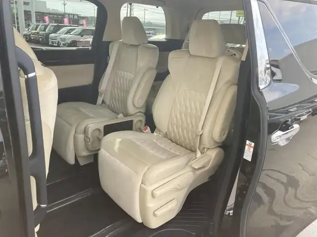 トヨタ ヴェルファイア V 静岡県 2016(平28)年 2.7万km バーニングブラッククリスタルシャインガラスフレーク 純正9インチナビ(NSZT-Y64T)/　AM FM CD DVD Bluetooth SD/フルセグTV/バックモニター/LEDオートヘッドランプ/ハーフレザーシート/運転席パワーシート/クルーズコントロール/前後方クリアランスソナー/両側パワースライドドア/純正17インチアルミホイール/スマートキー2本/ワンオーナー/後席11インチフリップダウンモニター(V11T-R62C)/ビルトインETC