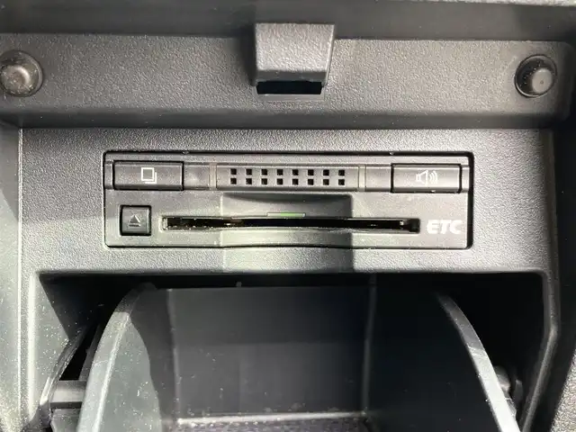 トヨタ ヴェルファイア V 静岡県 2016(平28)年 2.7万km バーニングブラッククリスタルシャインガラスフレーク 純正9インチナビ(NSZT-Y64T)/　AM FM CD DVD Bluetooth SD/フルセグTV/バックモニター/LEDオートヘッドランプ/ハーフレザーシート/運転席パワーシート/クルーズコントロール/前後方クリアランスソナー/両側パワースライドドア/純正17インチアルミホイール/スマートキー2本/ワンオーナー/後席11インチフリップダウンモニター(V11T-R62C)/ビルトインETC