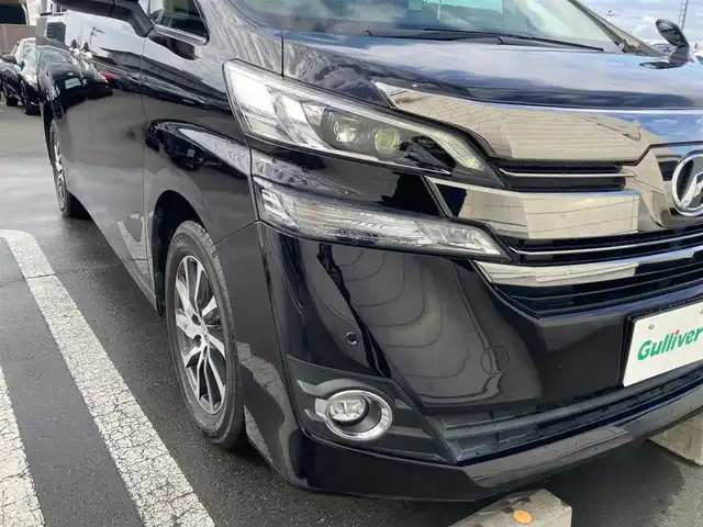 トヨタ ヴェルファイア V 静岡県 2016(平28)年 2.7万km バーニングブラッククリスタルシャインガラスフレーク 純正9インチナビ(NSZT-Y64T)/　AM FM CD DVD Bluetooth SD/フルセグTV/バックモニター/LEDオートヘッドランプ/ハーフレザーシート/運転席パワーシート/クルーズコントロール/前後方クリアランスソナー/両側パワースライドドア/純正17インチアルミホイール/スマートキー2本/ワンオーナー/後席11インチフリップダウンモニター(V11T-R62C)/ビルトインETC