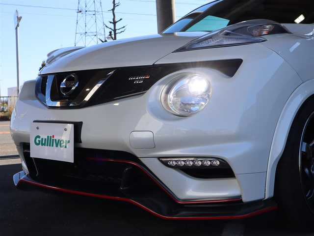 日産 ジューク ニスモ RS 愛知県 2015(平27)年 9.6万km ブリリアントホワイトパール ニスモ専用チューン/純正エアロパーツ/スマートキー×2プッシュスタート/アドバンレーシング18インチアルミホイール/（TC-4）/柿本改マフラー（純正有り）/BLITZ車校調（純正有り）/ニスモ専用シート・フロアマット・スカッフプレート/純正ナビ・フルセグTV・BLUETOOTHオーディオ・DVD・SD（MC314D-W）/バックカメラ/ETC/パドルシフト/純正ディスチャージヘッドライト/純正LEDアクセラリーライナー/オートライト/横滑防止装置/保証書・取扱説明書・ナビ取扱説明書・スペアキー/車検令和8年6月24日/走行距離95673km