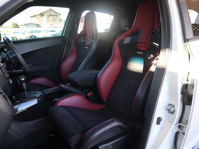 日産 ジューク ニスモ RS 愛知県 2015(平27)年 9.6万km ブリリアントホワイトパール ニスモ専用チューン/純正エアロパーツ/スマートキー×2プッシュスタート/アドバンレーシング18インチアルミホイール/（TC-4）/柿本改マフラー（純正有り）/BLITZ車校調（純正有り）/ニスモ専用シート・フロアマット・スカッフプレート/純正ナビ・フルセグTV・BLUETOOTHオーディオ・DVD・SD（MC314D-W）/バックカメラ/ETC/パドルシフト/純正ディスチャージヘッドライト/純正LEDアクセラリーライナー/オートライト/横滑防止装置/保証書・取扱説明書・ナビ取扱説明書・スペアキー/車検令和8年6月24日/走行距離95673km