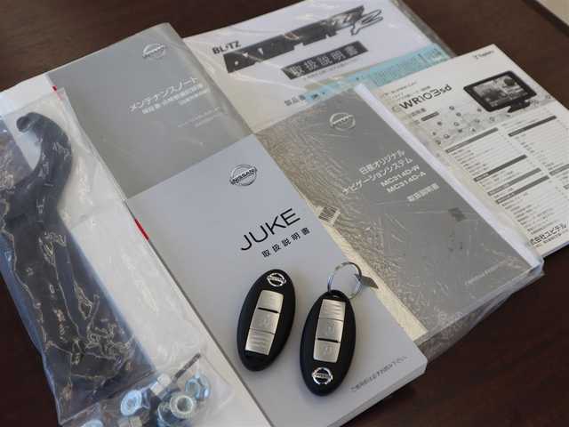 日産 ジューク ニスモ RS 愛知県 2015(平27)年 9.6万km ブリリアントホワイトパール ニスモ専用チューン/純正エアロパーツ/スマートキー×2プッシュスタート/アドバンレーシング18インチアルミホイール/（TC-4）/柿本改マフラー（純正有り）/BLITZ車校調（純正有り）/ニスモ専用シート・フロアマット・スカッフプレート/純正ナビ・フルセグTV・BLUETOOTHオーディオ・DVD・SD（MC314D-W）/バックカメラ/ETC/パドルシフト/純正ディスチャージヘッドライト/純正LEDアクセラリーライナー/オートライト/横滑防止装置/保証書・取扱説明書・ナビ取扱説明書・スペアキー/車検令和8年6月24日/走行距離95673km