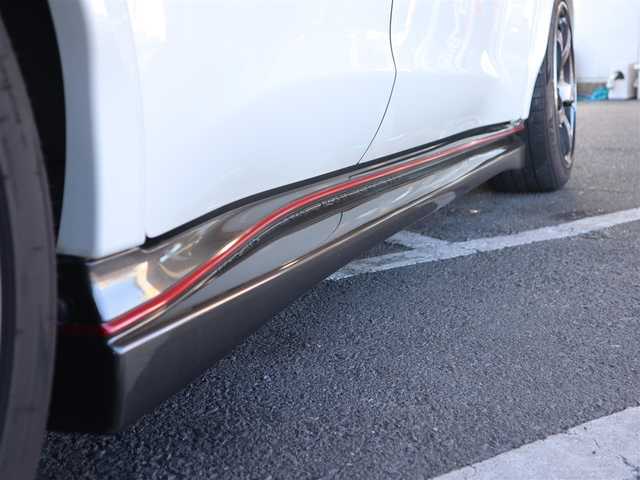 日産 ジューク ニスモ RS 愛知県 2015(平27)年 9.6万km ブリリアントホワイトパール ニスモ専用チューン/純正エアロパーツ/スマートキー×2プッシュスタート/アドバンレーシング18インチアルミホイール/（TC-4）/柿本改マフラー（純正有り）/BLITZ車校調（純正有り）/ニスモ専用シート・フロアマット・スカッフプレート/純正ナビ・フルセグTV・BLUETOOTHオーディオ・DVD・SD（MC314D-W）/バックカメラ/ETC/パドルシフト/純正ディスチャージヘッドライト/純正LEDアクセラリーライナー/オートライト/横滑防止装置/保証書・取扱説明書・ナビ取扱説明書・スペアキー/車検令和8年6月24日/走行距離95673km