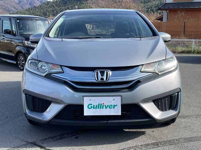 ホンダ フィット ハイブリット Fパッケージ 山梨県 2013(平25)年 4.7万km ティンテッドシルバーM 福祉車　/純正ＨＤＤナビ　/フルセグＴＶ　/バックカメラ　/純正ビルトインＥＴＣ　/Ｂｌｕｅｔｏｏｔｈ／ＵＳＢ　/ドラレコ　/純正フロアマット　/ＡＢＳ　/横滑り防止装置　/盗難防止装置　/オートライト　/Ｗエアバッグ