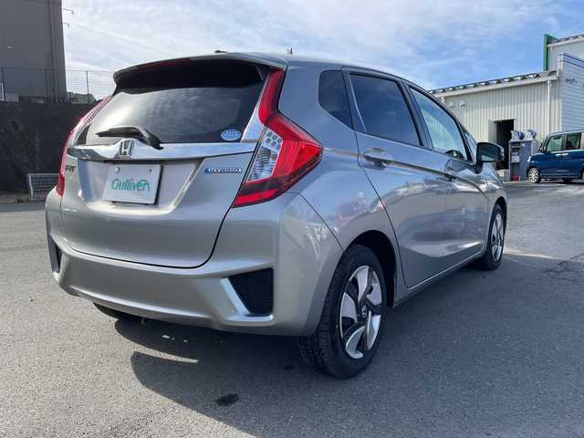 ホンダ フィット ハイブリット Fパッケージ 山梨県 2013(平25)年 4.7万km ティンテッドシルバーM 福祉車　/純正ＨＤＤナビ　/フルセグＴＶ　/バックカメラ　/純正ビルトインＥＴＣ　/Ｂｌｕｅｔｏｏｔｈ／ＵＳＢ　/ドラレコ　/純正フロアマット　/ＡＢＳ　/横滑り防止装置　/盗難防止装置　/オートライト　/Ｗエアバッグ