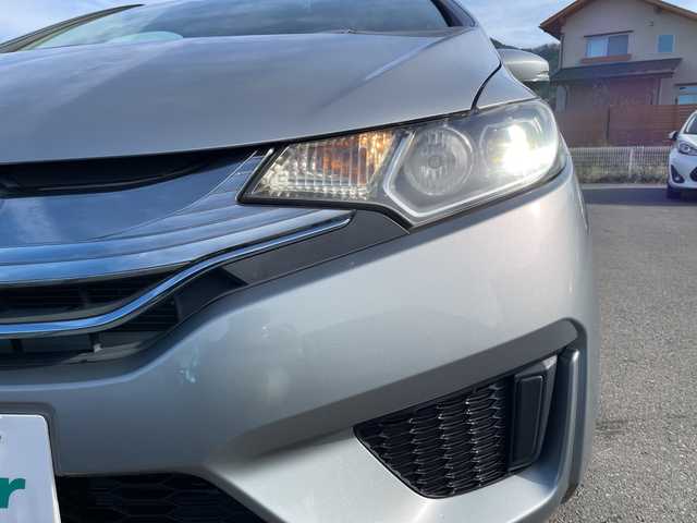 ホンダ フィット ハイブリット Fパッケージ 山梨県 2013(平25)年 4.7万km ティンテッドシルバーM 福祉車　/純正ＨＤＤナビ　/フルセグＴＶ　/バックカメラ　/純正ビルトインＥＴＣ　/Ｂｌｕｅｔｏｏｔｈ／ＵＳＢ　/ドラレコ　/純正フロアマット　/ＡＢＳ　/横滑り防止装置　/盗難防止装置　/オートライト　/Ｗエアバッグ