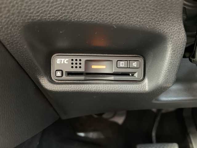 ホンダ フィット ハイブリット Fパッケージ 山梨県 2013(平25)年 4.7万km ティンテッドシルバーM 福祉車　/純正ＨＤＤナビ　/フルセグＴＶ　/バックカメラ　/純正ビルトインＥＴＣ　/Ｂｌｕｅｔｏｏｔｈ／ＵＳＢ　/ドラレコ　/純正フロアマット　/ＡＢＳ　/横滑り防止装置　/盗難防止装置　/オートライト　/Ｗエアバッグ