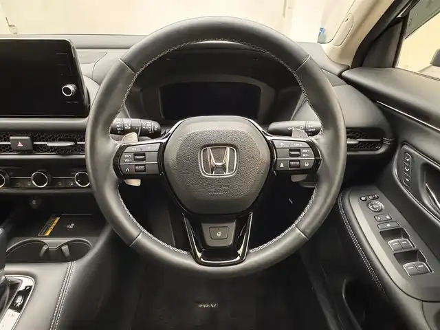 ホンダ ＺＲ－Ｖ Z 兵庫県 2022(令4)年 0.8万km クリスタルブラックパール 純正メモリナビ/（BT、フルセグ、ＵＳＢ）/純正ＤＡ/スマートフォン連携/ワイヤレス充電/BOSEサウンド/ドライブレコーダー/アラウンドビューモニター/パドルシフト/レザーシート/パワーシート/シートヒーター/ハンズフリーバックドア/ACC/PCS/LKA/BSM/ステアリングヒーター/ビルトインETC2.0/LEDヘッドライト/オートハイビーム/スペアキー×１/純正フロアマット/純正ドアバイザー/純正18インチAW