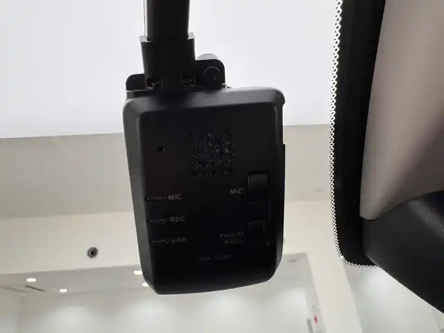 ホンダ ＺＲ－Ｖ Z 兵庫県 2022(令4)年 0.8万km クリスタルブラックパール 純正メモリナビ/（BT、フルセグ、ＵＳＢ）/純正ＤＡ/スマートフォン連携/ワイヤレス充電/BOSEサウンド/ドライブレコーダー/アラウンドビューモニター/パドルシフト/レザーシート/パワーシート/シートヒーター/ハンズフリーバックドア/ACC/PCS/LKA/BSM/ステアリングヒーター/ビルトインETC2.0/LEDヘッドライト/オートハイビーム/スペアキー×１/純正フロアマット/純正ドアバイザー/純正18インチAW