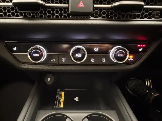 ホンダ ＺＲ－Ｖ Z 兵庫県 2022(令4)年 0.8万km クリスタルブラックパール 純正メモリナビ/（BT、フルセグ、ＵＳＢ）/純正ＤＡ/スマートフォン連携/ワイヤレス充電/BOSEサウンド/ドライブレコーダー/アラウンドビューモニター/パドルシフト/レザーシート/パワーシート/シートヒーター/ハンズフリーバックドア/ACC/PCS/LKA/BSM/ステアリングヒーター/ビルトインETC2.0/LEDヘッドライト/オートハイビーム/スペアキー×１/純正フロアマット/純正ドアバイザー/純正18インチAW