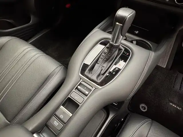 ホンダ ＺＲ－Ｖ Z 兵庫県 2022(令4)年 0.8万km クリスタルブラックパール 純正メモリナビ/（BT、フルセグ、ＵＳＢ）/純正ＤＡ/スマートフォン連携/ワイヤレス充電/BOSEサウンド/ドライブレコーダー/アラウンドビューモニター/パドルシフト/レザーシート/パワーシート/シートヒーター/ハンズフリーバックドア/ACC/PCS/LKA/BSM/ステアリングヒーター/ビルトインETC2.0/LEDヘッドライト/オートハイビーム/スペアキー×１/純正フロアマット/純正ドアバイザー/純正18インチAW