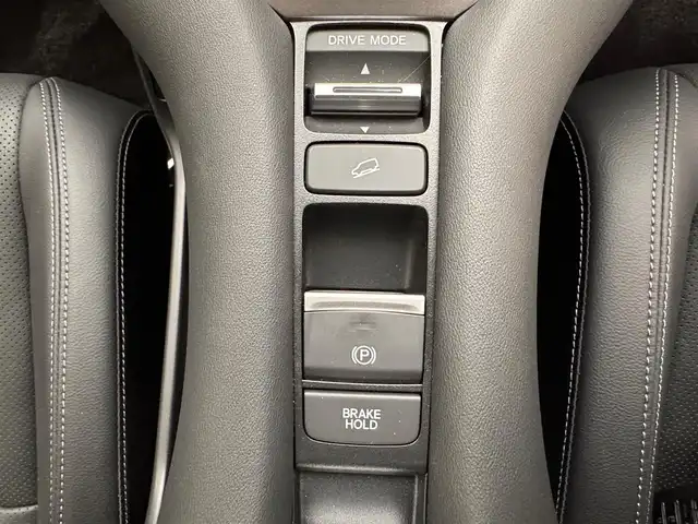 ホンダ ＺＲ－Ｖ Z 兵庫県 2022(令4)年 0.8万km クリスタルブラックパール 純正メモリナビ/（BT、フルセグ、ＵＳＢ）/純正ＤＡ/スマートフォン連携/ワイヤレス充電/BOSEサウンド/ドライブレコーダー/アラウンドビューモニター/パドルシフト/レザーシート/パワーシート/シートヒーター/ハンズフリーバックドア/ACC/PCS/LKA/BSM/ステアリングヒーター/ビルトインETC2.0/LEDヘッドライト/オートハイビーム/スペアキー×１/純正フロアマット/純正ドアバイザー/純正18インチAW